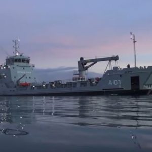 HMBS Lawrence Major Enters Coral Harbour Base